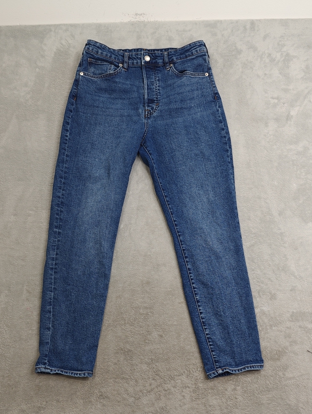 H&M Ultra High Rise Mom Jeans in Medium Blue Wash Size 10